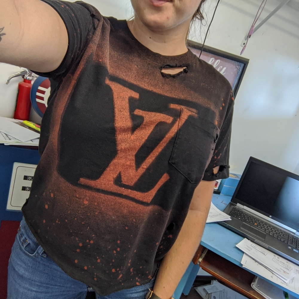 Custom bleached pocket T - Picture 3 of 3